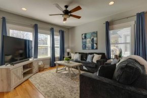 3 Bedroom Home- HUGE yard, 4 miles to Broadway